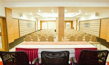 Hotel Pookodans International Kondotty Buitenkant foto