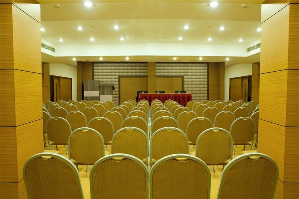 Hotel Pookodans International Kondotty Buitenkant foto